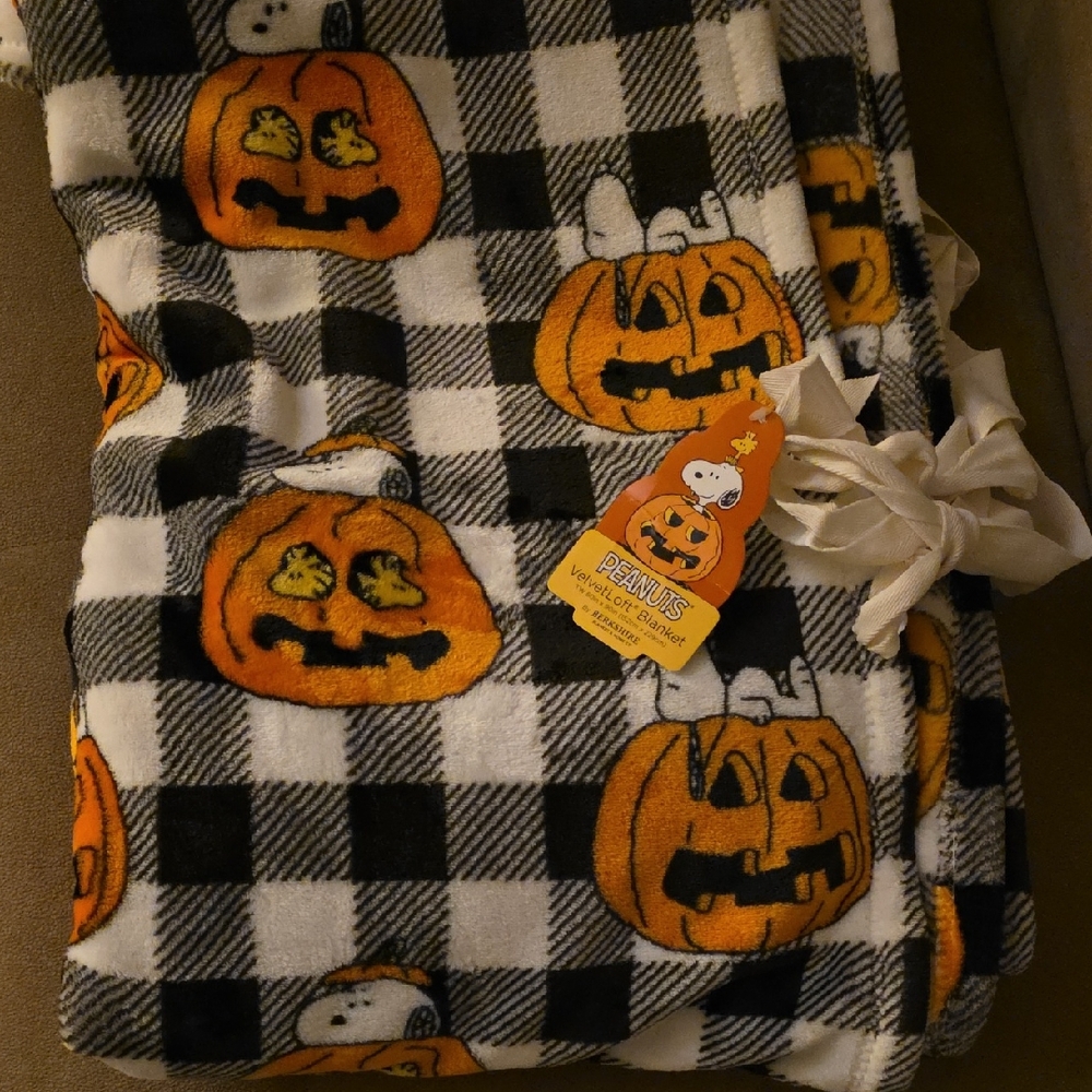 Peanuts Orange and Black Halloween Twin Blanket